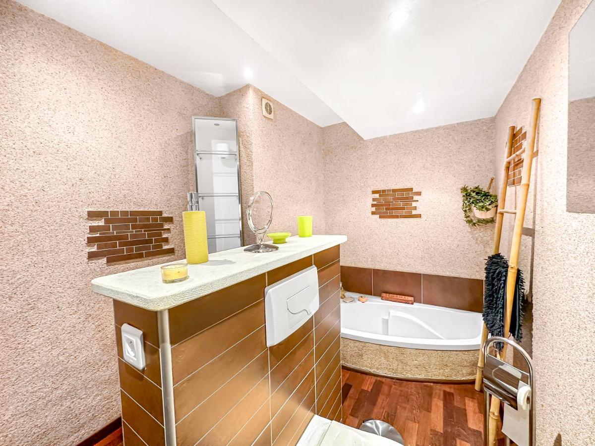Apartamento Les Portes Du Chateau Beaucairois Beaucaire  Exterior foto